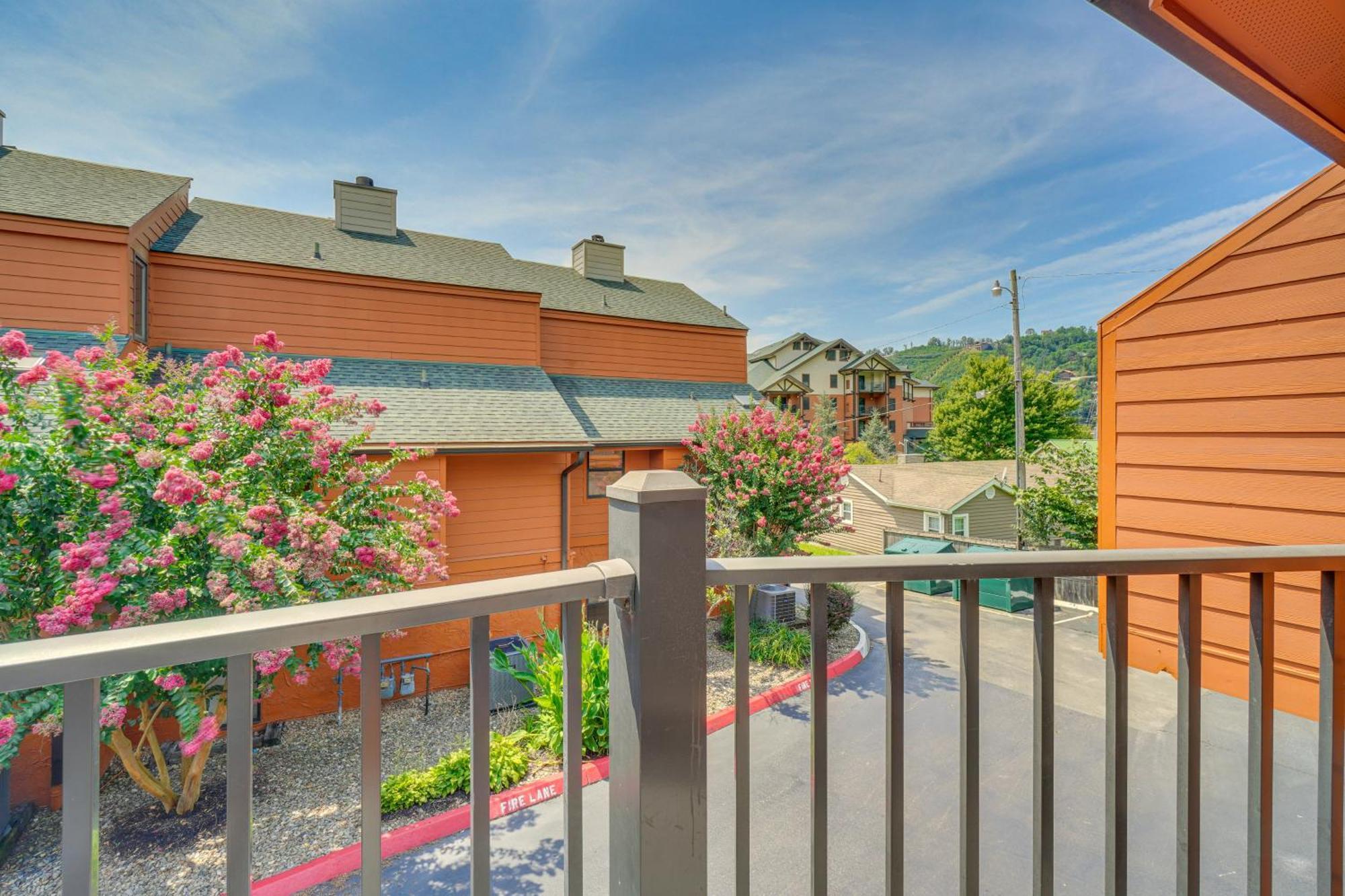 Gatlinburg Mountain Townhome With Pool Access! 외부 사진