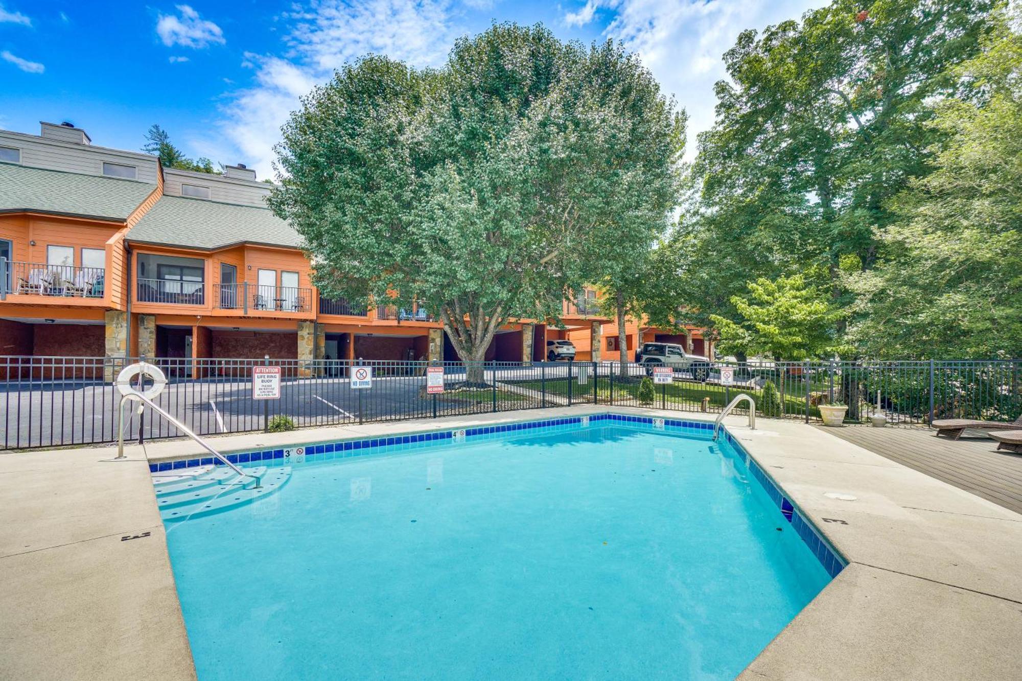 Gatlinburg Mountain Townhome With Pool Access! 외부 사진